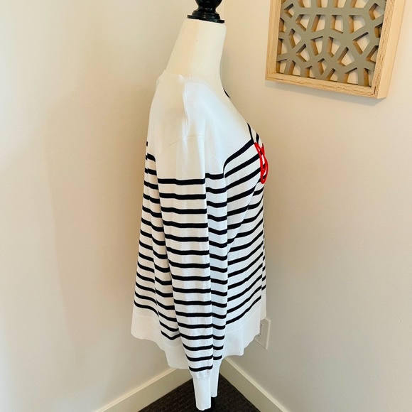 ๐ Ladies lightweight Sweater with the words LOVE ๐ NWT - Picture 3 of 10